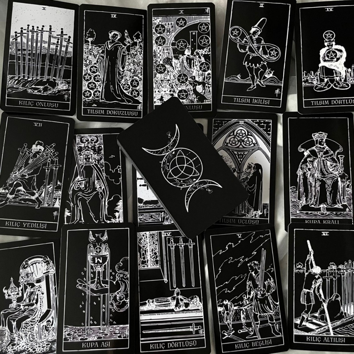 Toptan%20Black&White%20Tarot%20Destesi%2078%20Kartlı