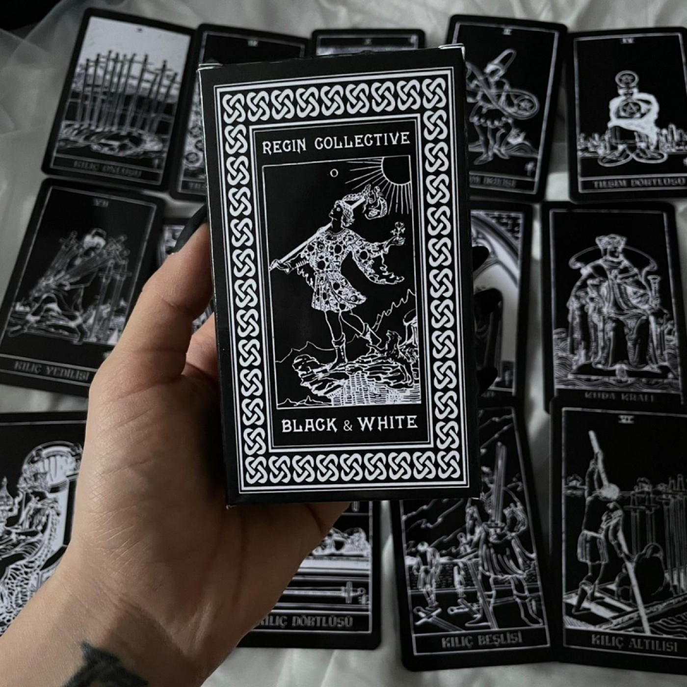 Toptan%20Black&White%20Tarot%20Destesi%2078%20Kartlı